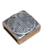 Passant carré motif Celte pour cuir plat de 10mm