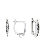 Boucle d'oreille avec une rangée de strass  et une accroche placage argent