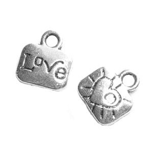 Pampille metal rectangulaire gravee coeur a suspendre-11.5mm