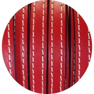 Cordon de cuir plat 10mm x 2mm rouge coutures vendu au metre