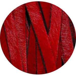 Laniere de cuir plat 5mm rouge avec poils vendue au metre