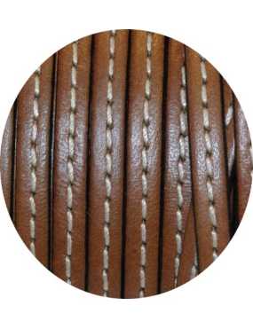 Cuir plat 5mm caramel couture blanche-vente au cm