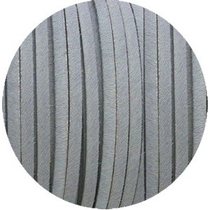 Laniere de cuir plat 5mm gris clair avec poils vendue au metre