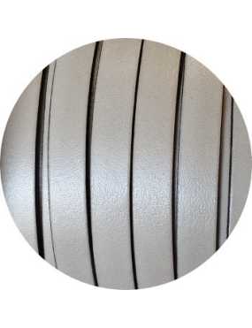 Cordon de cuir plat de 10mm gris clair taupe bords noirs vendu au metre