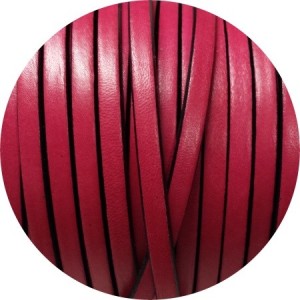 Cuir plat de 5mm fuchsia avec bords noirs en vente au cm