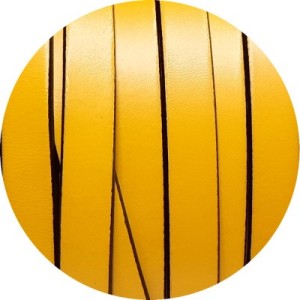 Cuir plat jaune version 2 de 10mm avec bords noirs en vente au cm