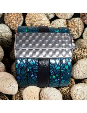 Cuir plat de 10mm fantaisie avec relief turquoise métal et noir en vente au cm